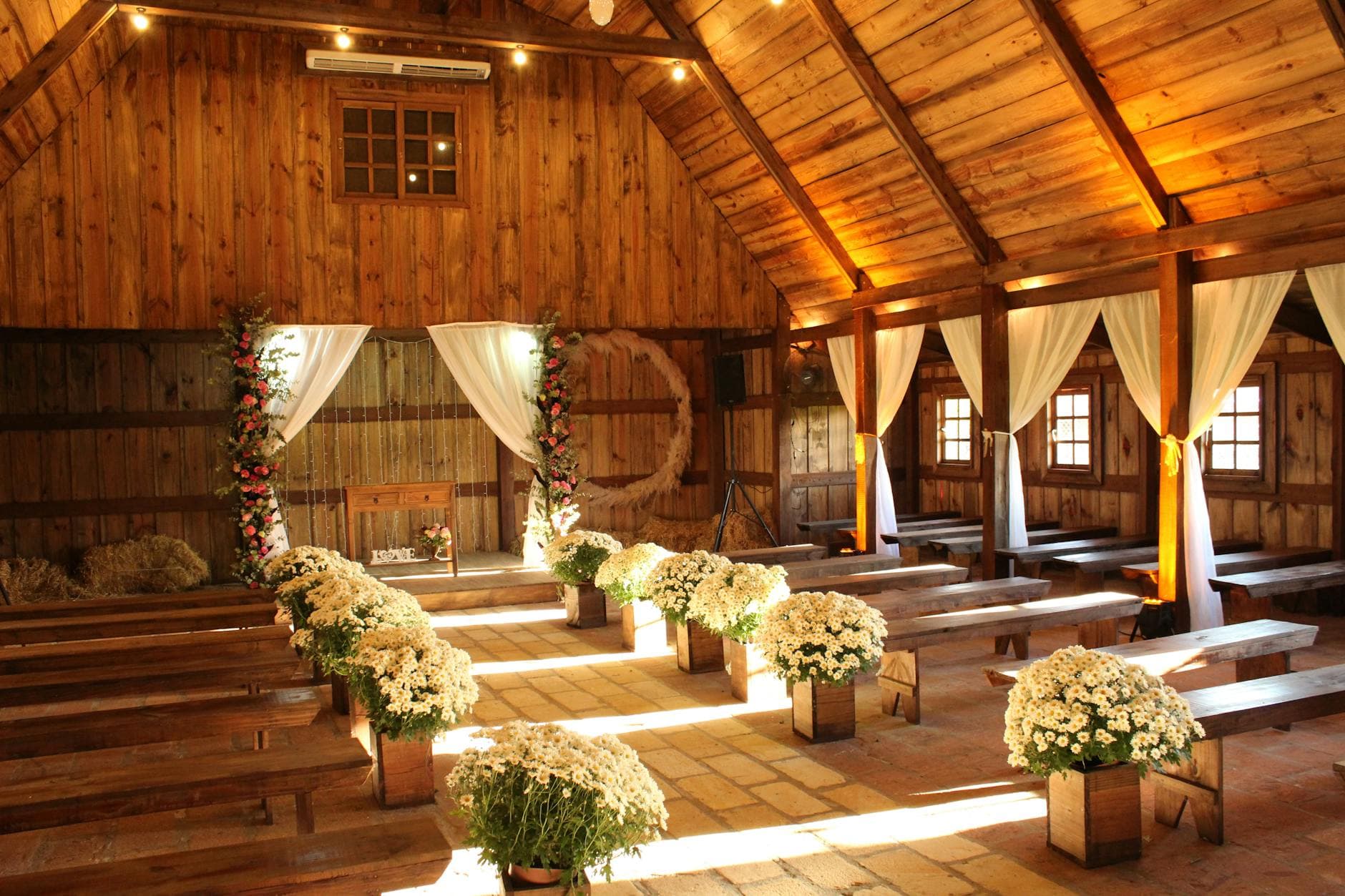 Hudson Valley Barn Wedding Venues With Prices